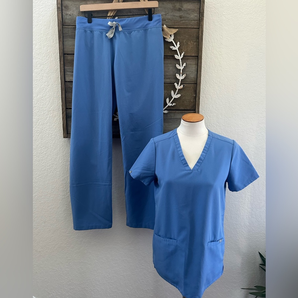 Figs Technical Collection Lighg Blue Scrub Set Top XS Bottoms S FLAW